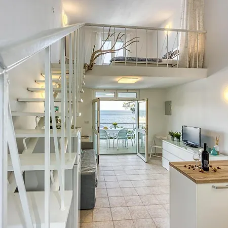 Valdarke Seaside /w Sea View Terrace - Happy