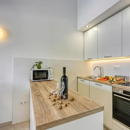 Apartment Valdarke Seaside /w Sea View Terrace - Happy